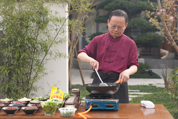 味的传承与延续：都说豆腐水，但为何它能成为一道硬菜？